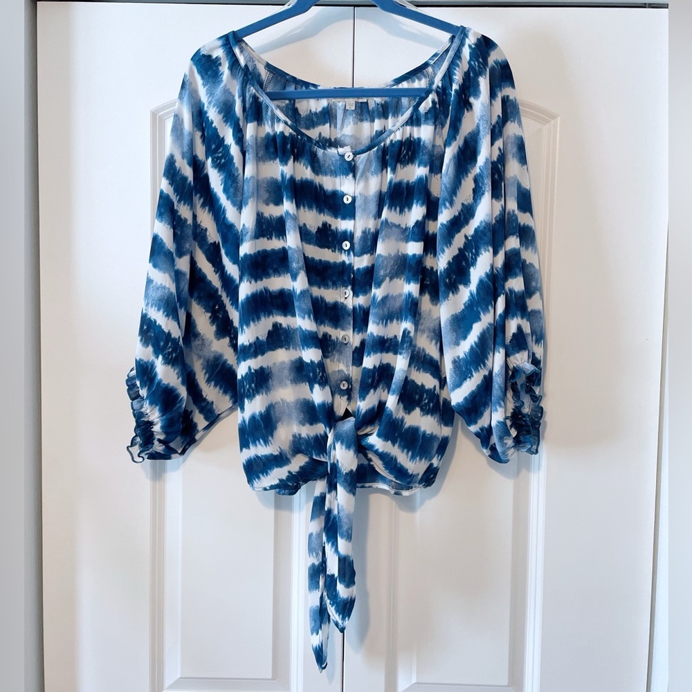 Chenault blue/white tie dye button down shirt with front tie. Sz XL